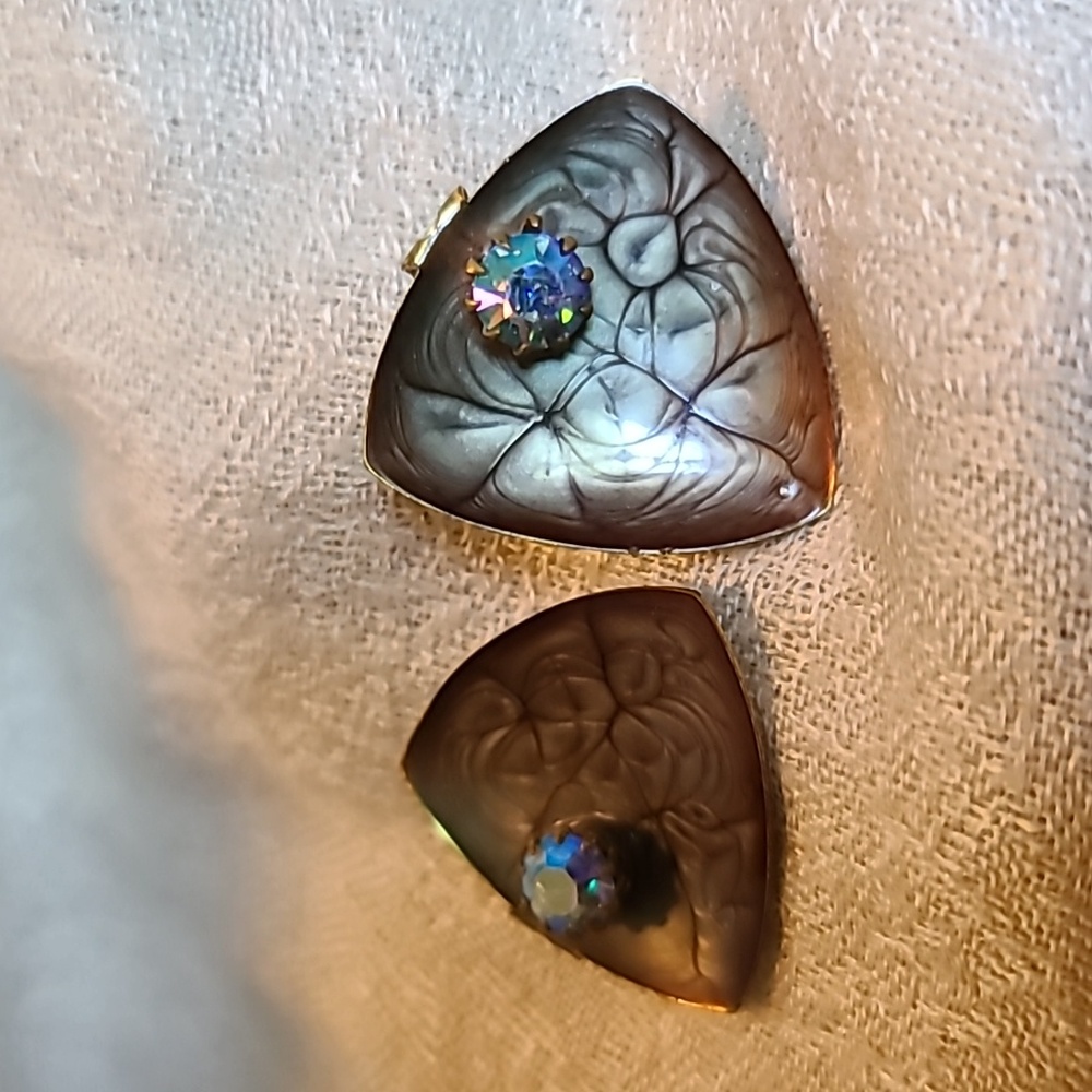 Vintage aurora borealis faceted glass and  enamel clip on earrings.